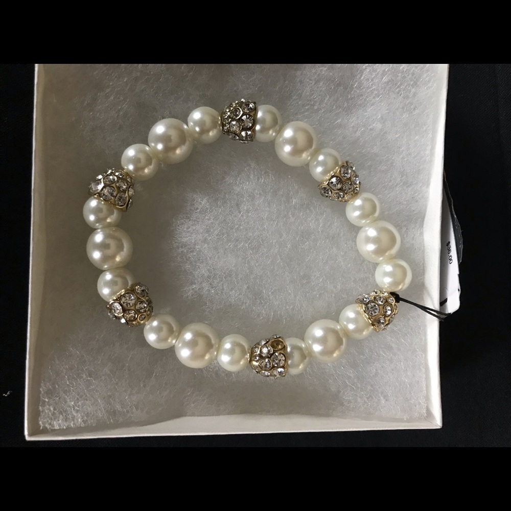 Pearl, Gold & Rhinestone Bracelet - Picture 5 of 5